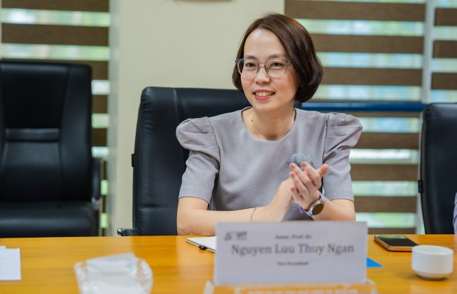 PGS.TS. Nguyễn Lưu Thùy Ngân tại buổi làm việc giữa UIT và Rosen Group, ngày 10/11/2025.