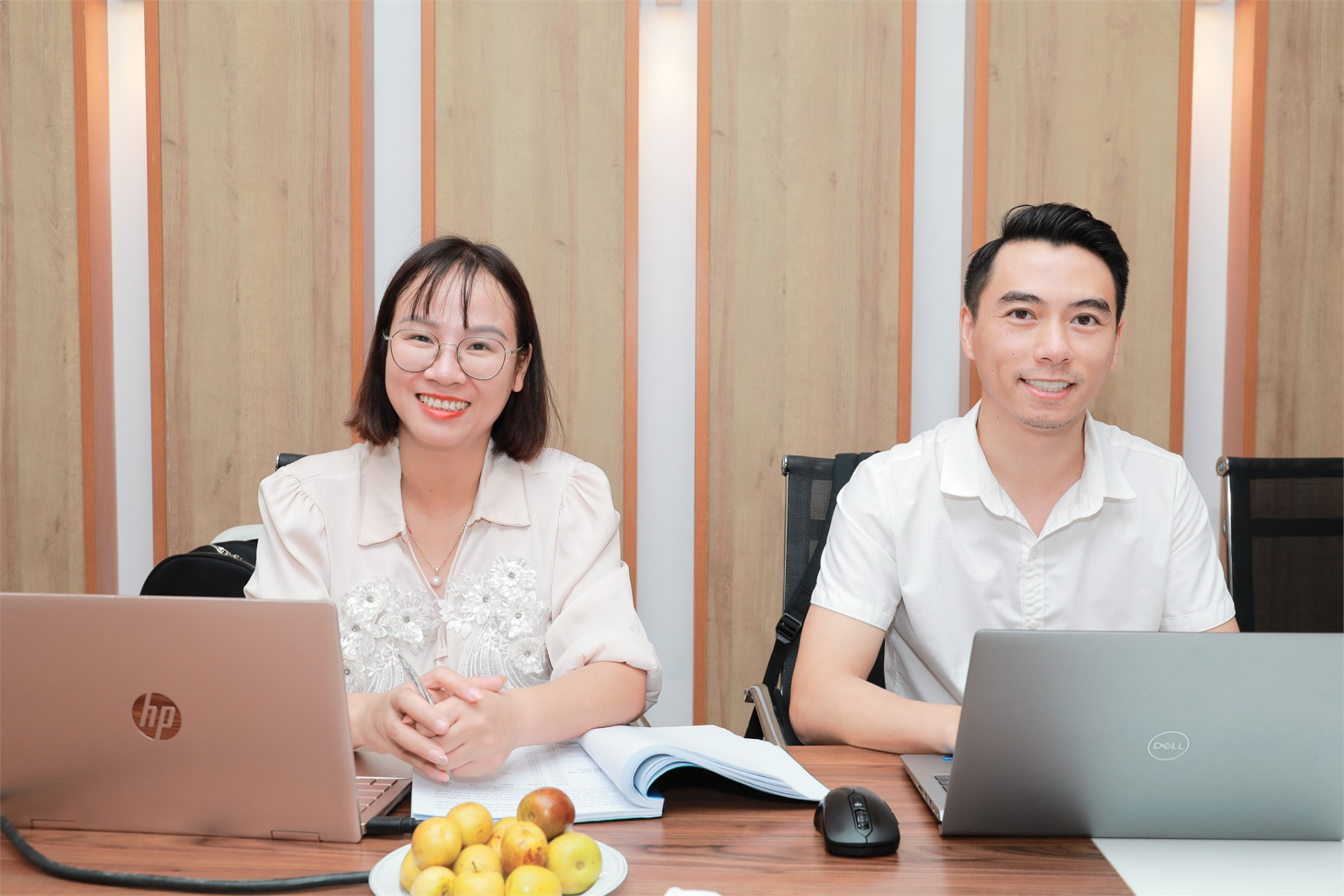Các thành viên tham dự phiên đánh giá đề tài ngày 4/9/2026. Nghiên cứu được thông qua ở cấp đơn vị và tiếp tục hoàn thiện trước bước nghiệm thu tiếp theo. Ảnh: Trường Kinh tế - HaUI.