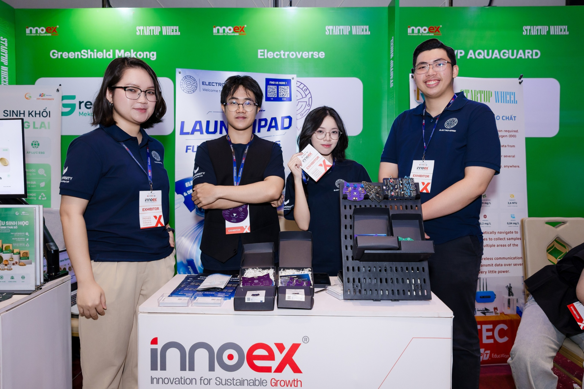Electroverse đưa các bộ kit thực hành điện tử tới gian trưng bày tại InnoEx 2026. Ảnh: VinUni.
