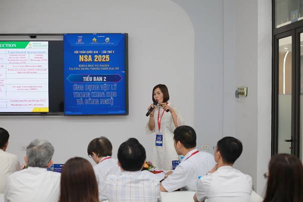 TS. Nguyễn Thị Hân trình bày báo cáo tại Hội thảo khoa học quốc gia NSA2025. Ảnh: Khoa Khoa học cơ bản, Trường Đại học Sư phạm Kỹ thuật Hưng Yên.