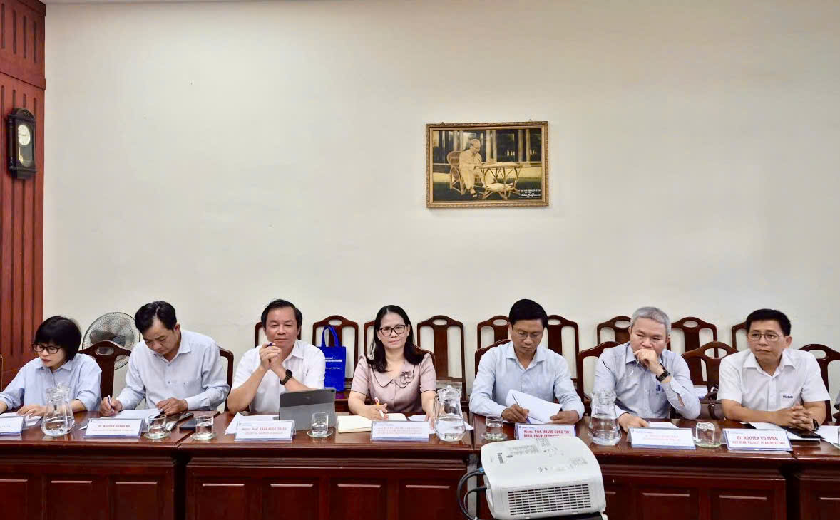 PGS.TS. Huỳnh Thị Ánh Phương tại buổi làm việc giữa Trường Đại học Khoa học, Đại học Huế và Tổ chức Fundación Metrópoli (Tây Ban Nha), tháng 6/2026. Tại chương trình, bà thay mặt nhà trường giới thiệu các thế mạnh nghiên cứu và đề xuất hướng hợp tác về đào tạo, nghiên cứu và phát triển bền vững. Ảnh: Trường Đại học Khoa học, Đại học Huế.