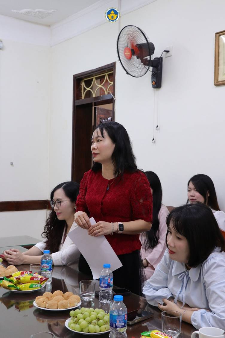 TS. Nguyễn Thị Năm Hoàng, Phó Trưởng Khoa Văn học, tại Lễ trao Giải thưởng GS.NGND. Lê Đình Kỵ cho học viên, sinh viên năm học 2025–2026. Ảnh: Khoa Văn học, VNU-USSH.