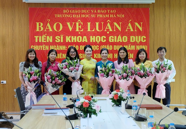 TS. Kim Thị Hải Yến cùng các nhà khoa học tham dự Hội đồng đánh giá luận án ngày 9/4/2026. Nguồn: Trường Đại học Hùng Vương