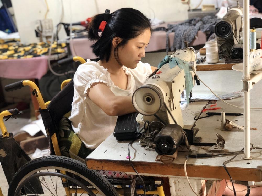 Từ năm 2026, doanh nghiệp tuyển mới và sử dụng người lao động khuyết tật được giảm phần đóng bảo hiểm thất nghiệp trong tối đa 12 tháng đầu. Ảnh minh hoạ.