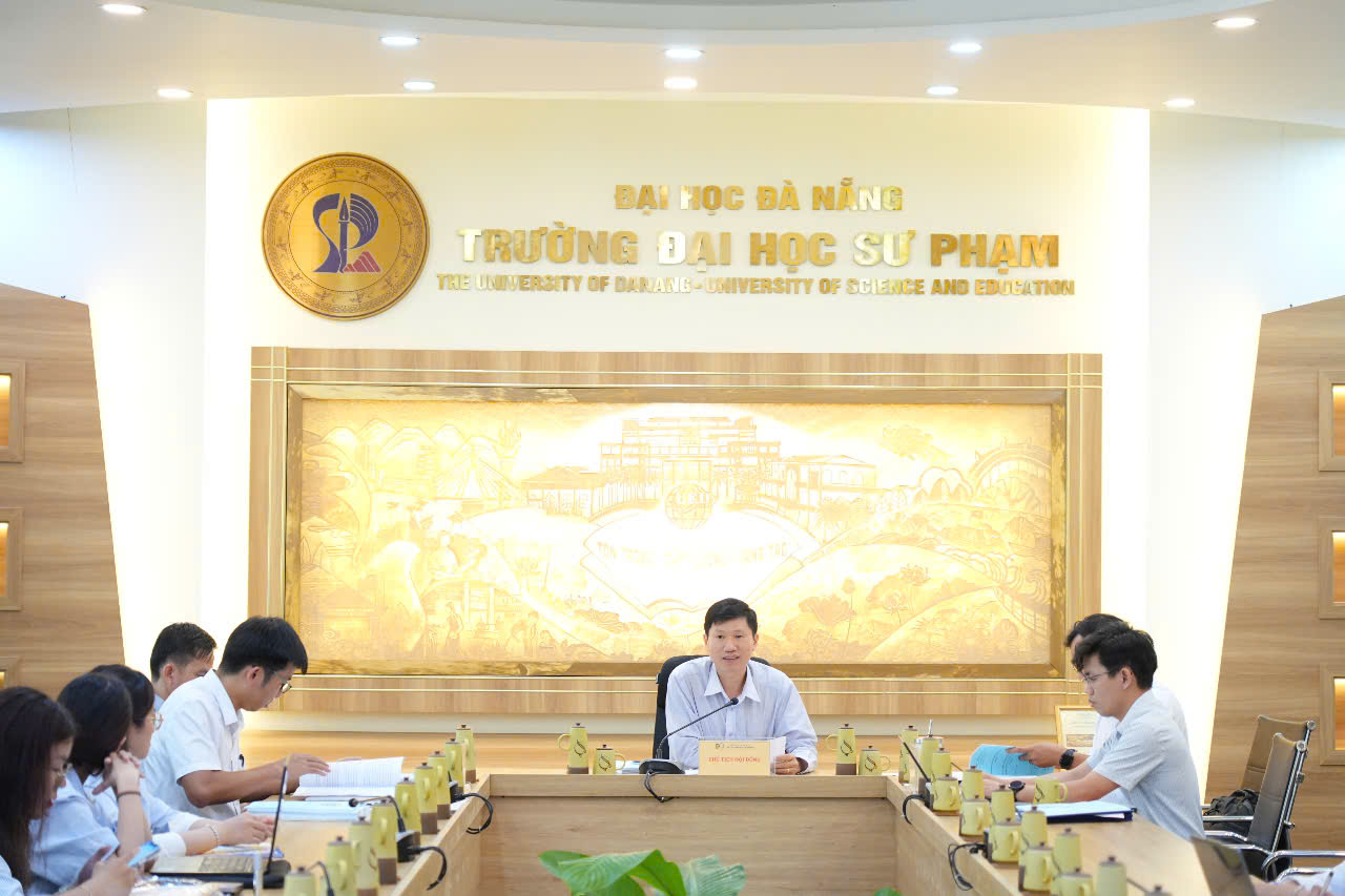 Phiên đánh giá công trình nghiên cứu khoa học sinh viên lĩnh vực Khoa học Tự nhiên tại Trường Đại học Sư phạm – Đại học Đà Nẵng năm 2025. Hoạt động nghiên cứu của sinh viên tại trường trải rộng từ hóa học, vật liệu đến công nghệ nano. Ảnh: UED.