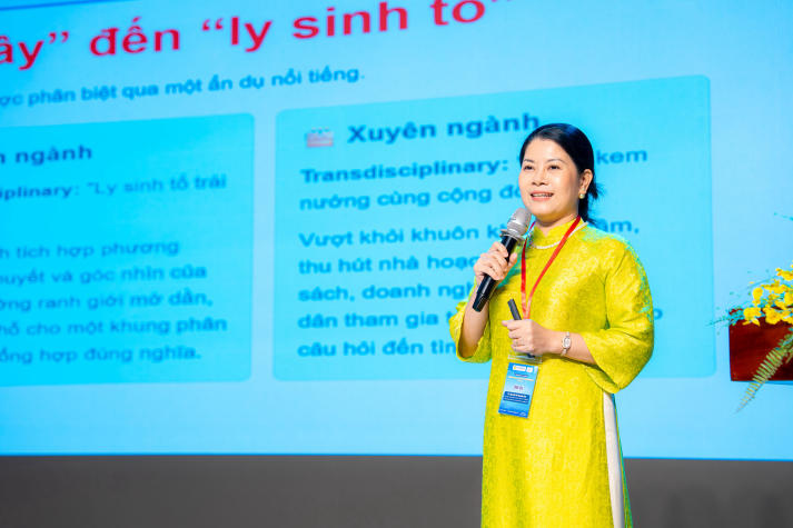 TS. Nguyễn Nữ Nguyệt Anh trình bày về tiếp cận liên ngành trong khoa học xã hội tại Hội nghị Toàn quốc Khoa học Xã hội và Ngôn ngữ 2026.