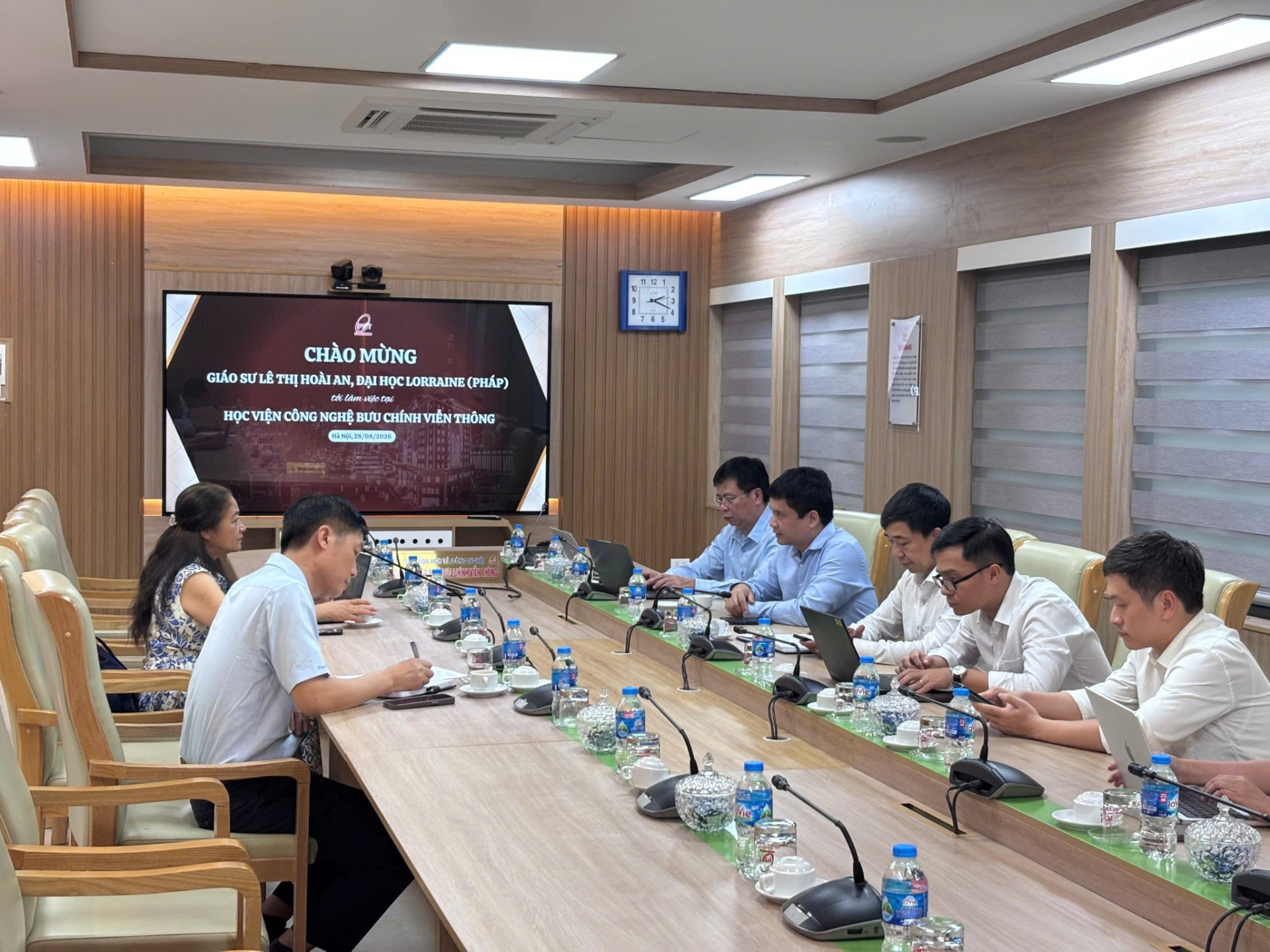 Toàn cảnh buổi làm việc giữa GS.TSKH. Lê Thị Hoài An và Học viện Công nghệ Bưu chính Viễn thông ngày 28/8/2026. Ảnh: PTIT.