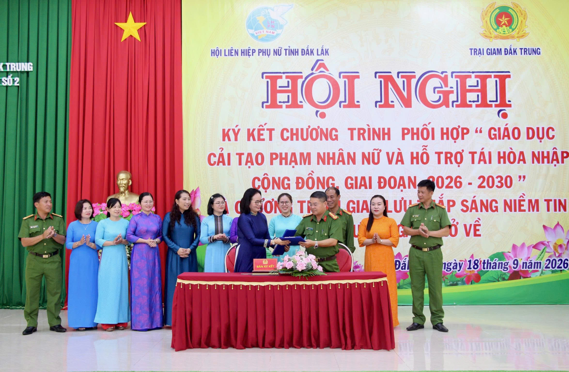 Hội Liên hiệp Phụ nữ tỉnh Đắk Lắk và Trại giam Đắk Trung ký chương trình phối hợp hỗ trợ phạm nhân nữ tái hòa nhập cộng đồng giai đoạn 2026–2030 ngày 18/9/2026. Ảnh: Cổng TTĐT tỉnh Đắk Lắk.
