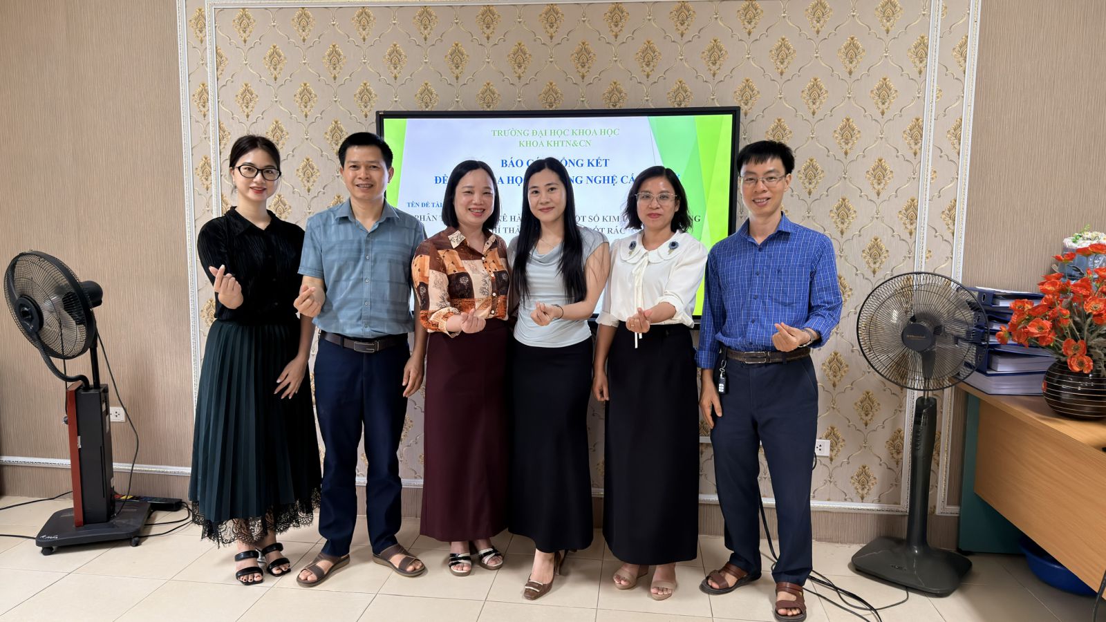 Các thành viên tại buổi nghiệm thu đề tài do PGS.TS. Nguyễn Thị Thu Thúy làm chủ nhiệm, tháng 6/2026. Ảnh: Khoa Khoa học Tự nhiên và Công nghệ, Trường Đại học Khoa học – Đại học Thái Nguyên.