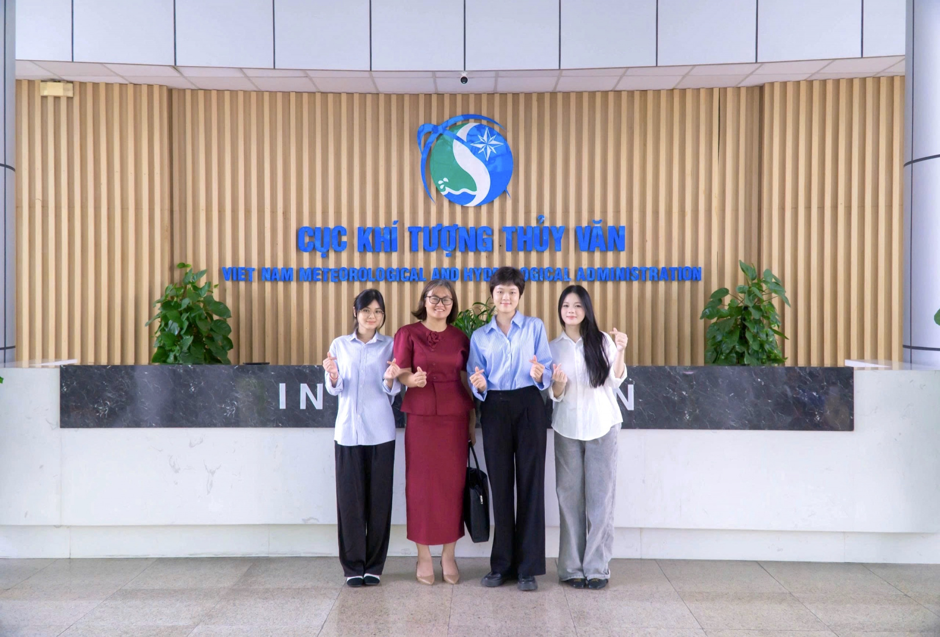 Các thành viên Green Tab của Trường Đại học Tài nguyên và Môi trường Hà Nội tại Cục Khí tượng Thủy văn trong chương trình tháng 9/2026. Ảnh: Trường Đại học Tài nguyên và Môi trường Hà Nội.