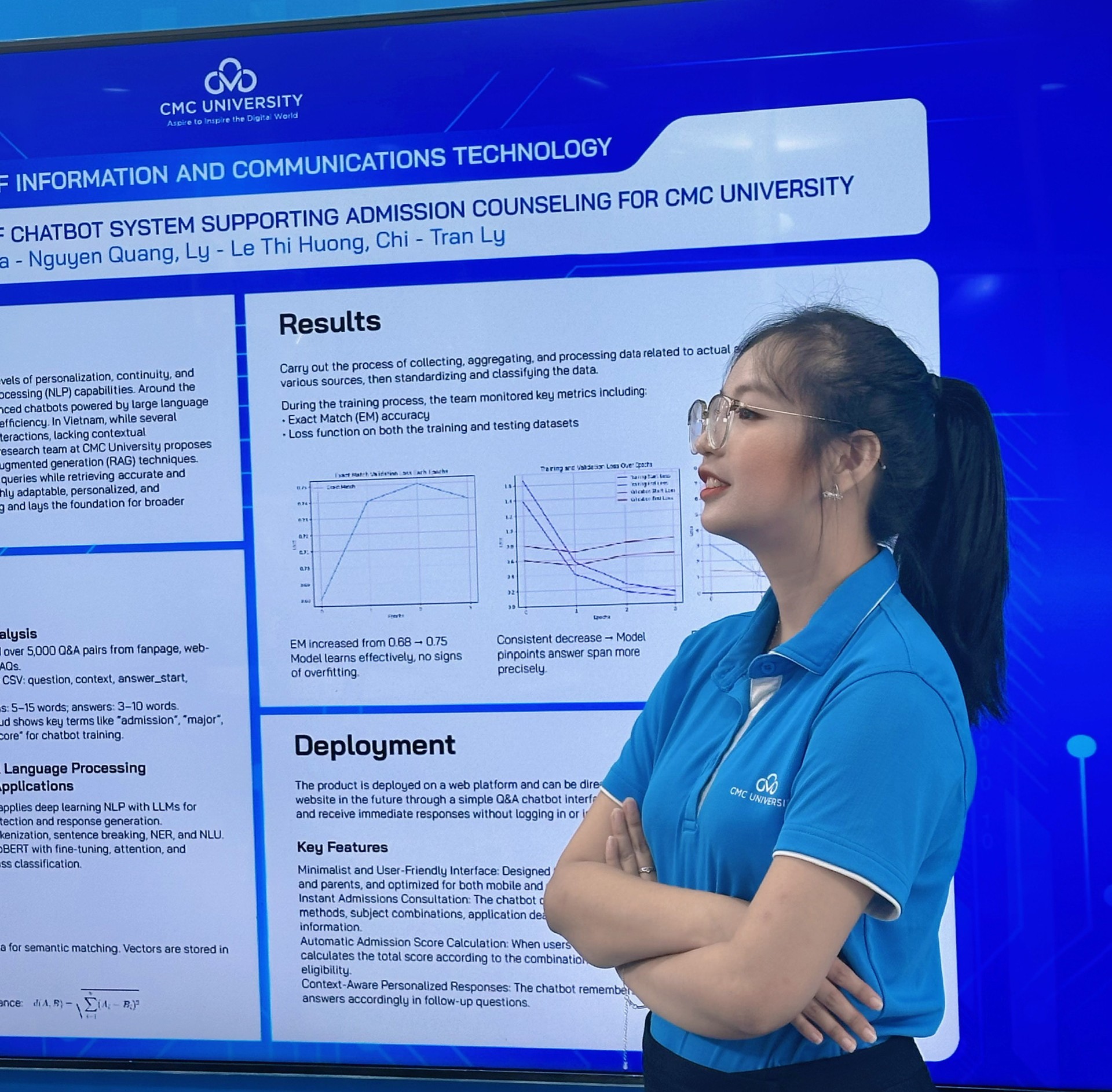 Lê Thị Hương Ly bên áp phích giới thiệu đề tài chatbot hỗ trợ tư vấn tuyển sinh của Trường Đại học CMC, công trình được thực hiện trước LegalQA. Ảnh: Trường Đại học CMC.