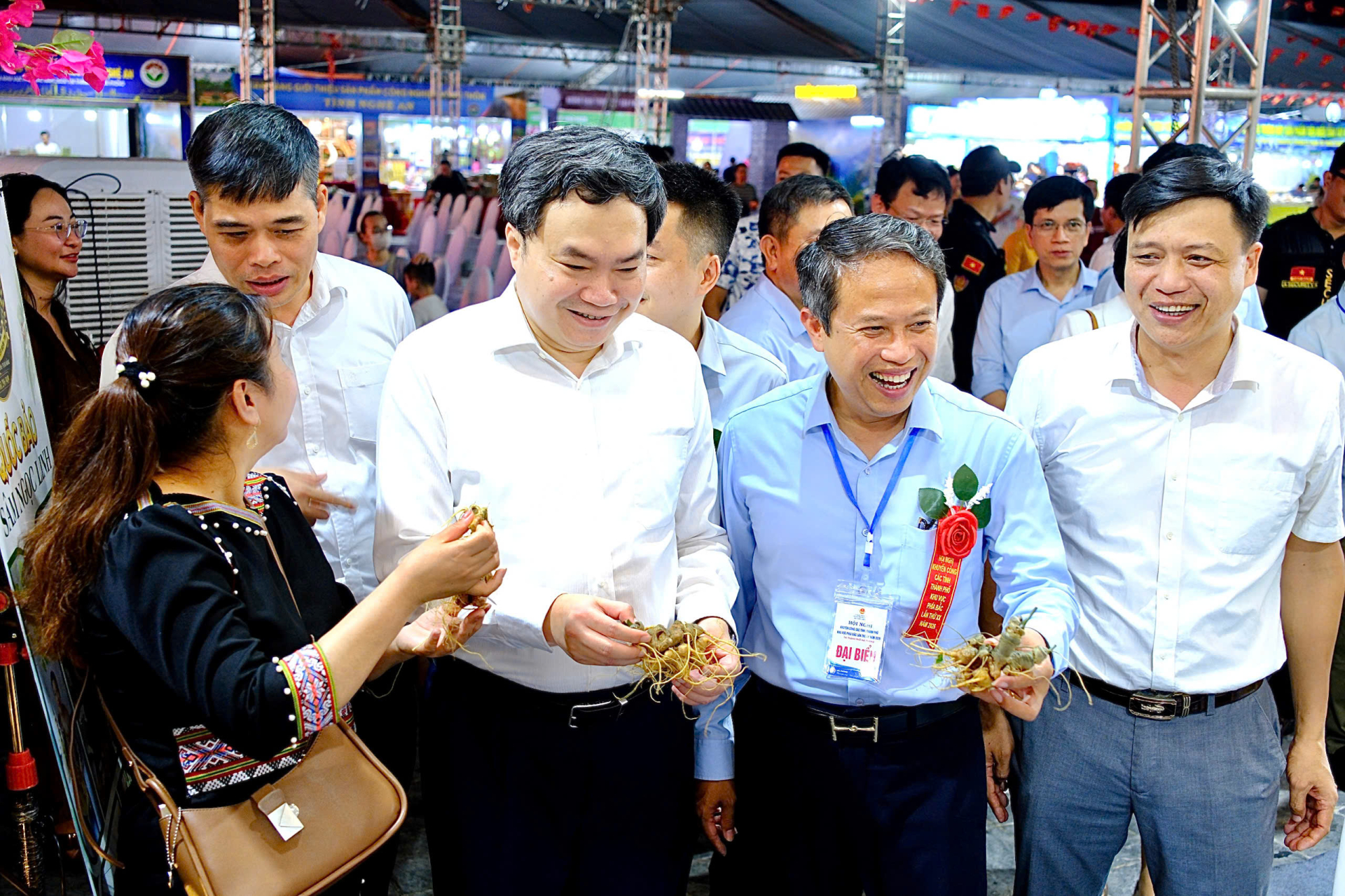 Giới thiệu sản phẩm tại Hội chợ triển lãm sản phẩm công nghiệp nông thôn tiêu biểu khu vực phía Bắc năm 2026 ở Hải Phòng. Ảnh: Cục Công nghiệp, Bộ Công Thương.