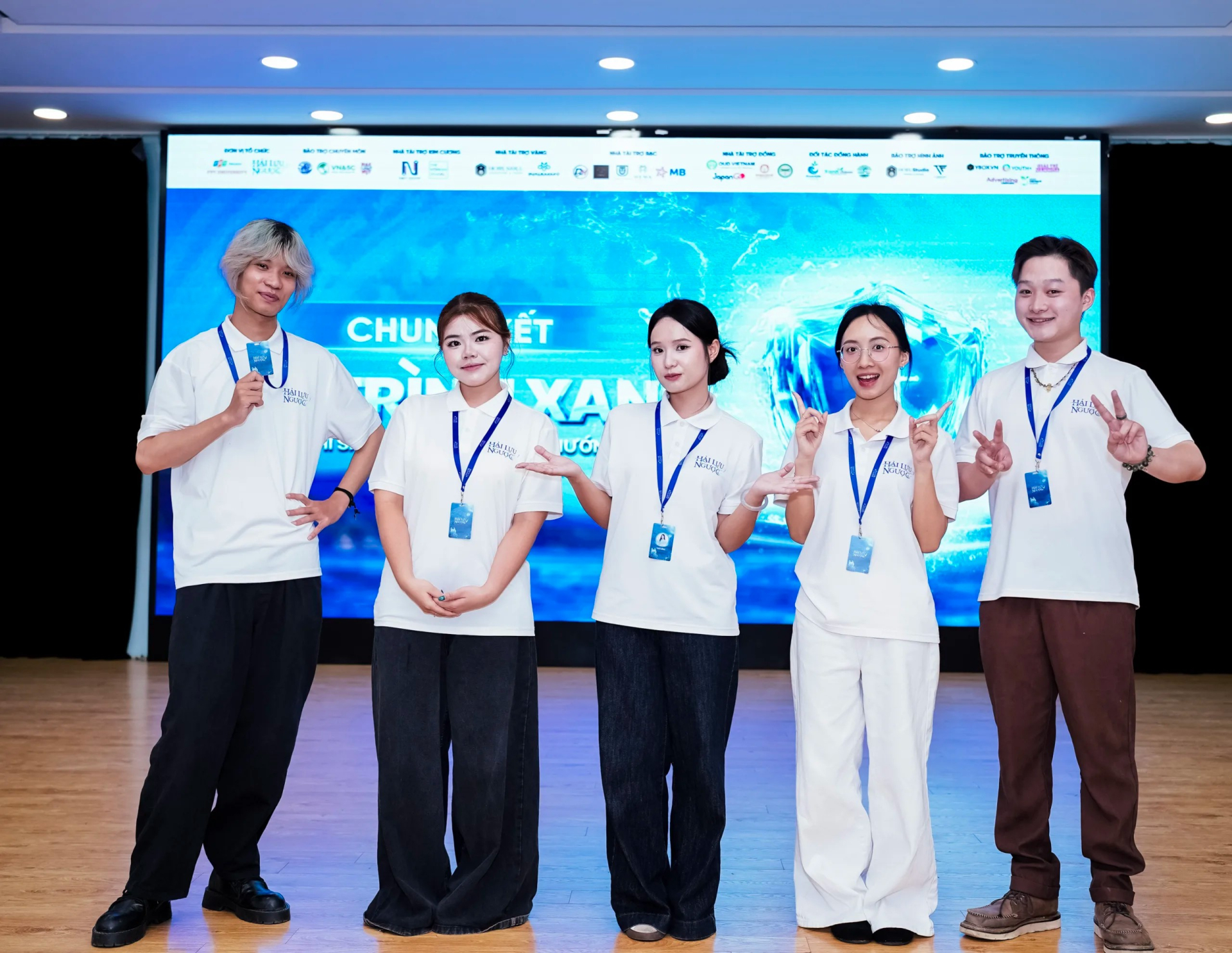 Nhóm năm sinh viên Trường Đại học FPT thực hiện dự án Hải Lưu Ngược năm 2026. Ảnh: Trường Đại học FPT.