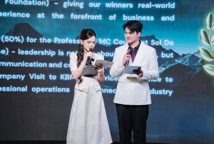 Lê Thị Thùy Trang đảm nhiệm vai trò dẫn chương trình tại cuộc thi Future Business Analyst. Ảnh: NVCC/VTC News.