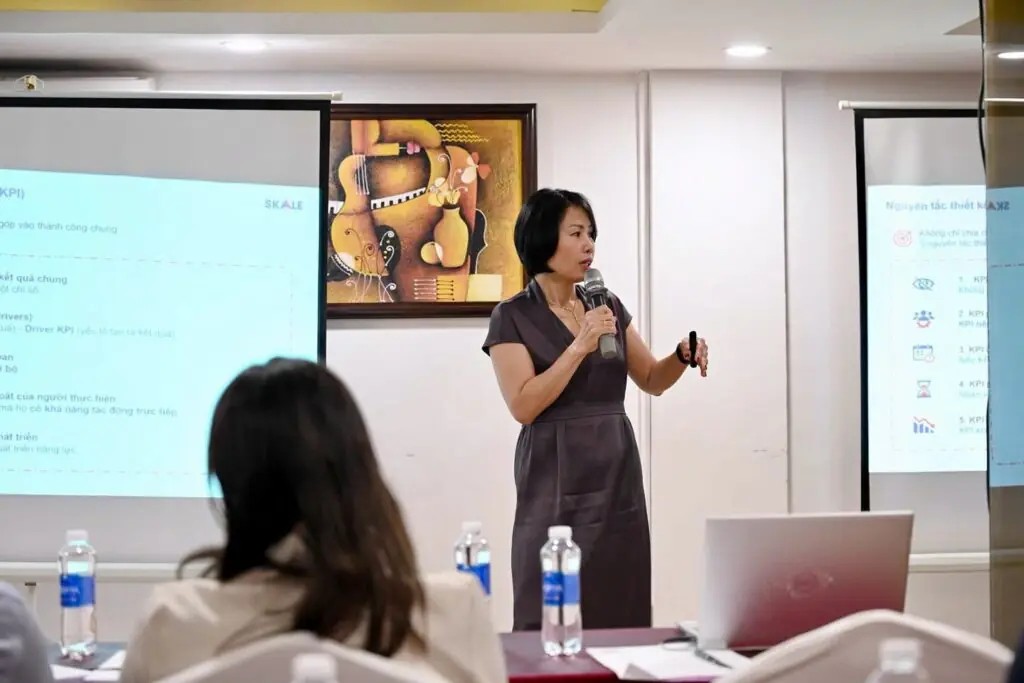 Bà Phạm Thị Mỹ Lệ, đồng sáng lập SKALE, trình bày tại chương trình CEO Mastermind #6 ở TP.HCM ngày 24/9/2026. Ảnh: YBA HCM.
