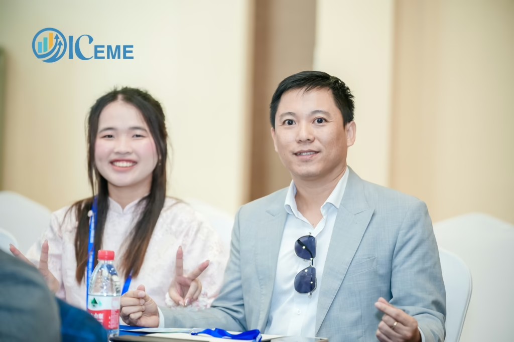 Sinh viên Nguyễn Thị Tiền Giang cùng TS. Nguyễn Trọng Luân tại một hội nghị khoa học. Nguồn: Trường Đại học FPT.