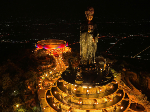 Cận cảnh tôn tượng “Đức Phật đến từ quá khứ” mới an vị tại núi Bà Đen, Tây Ninh