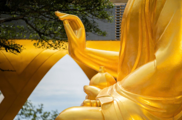 Cận cảnh tôn tượng “Đức Phật đến từ quá khứ” mới an vị tại núi Bà Đen, Tây Ninh