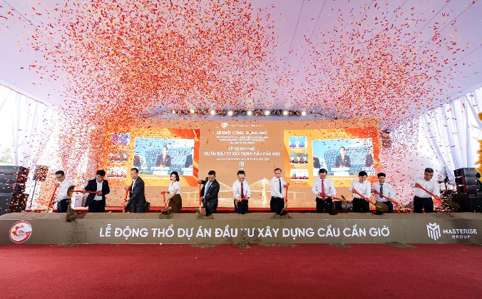   Khi hoàn thành, cầu Cần Giờ sẽ giúp rút ngắn thời gian di chuyển từ TP.HCM đến Cần Giờ từ hơn 2 giờ xuống còn khoảng 40-50 phút, tạo điều kiện hình thành trục phát triển kinh tế, đô thị, du lịch mới phía Nam.  