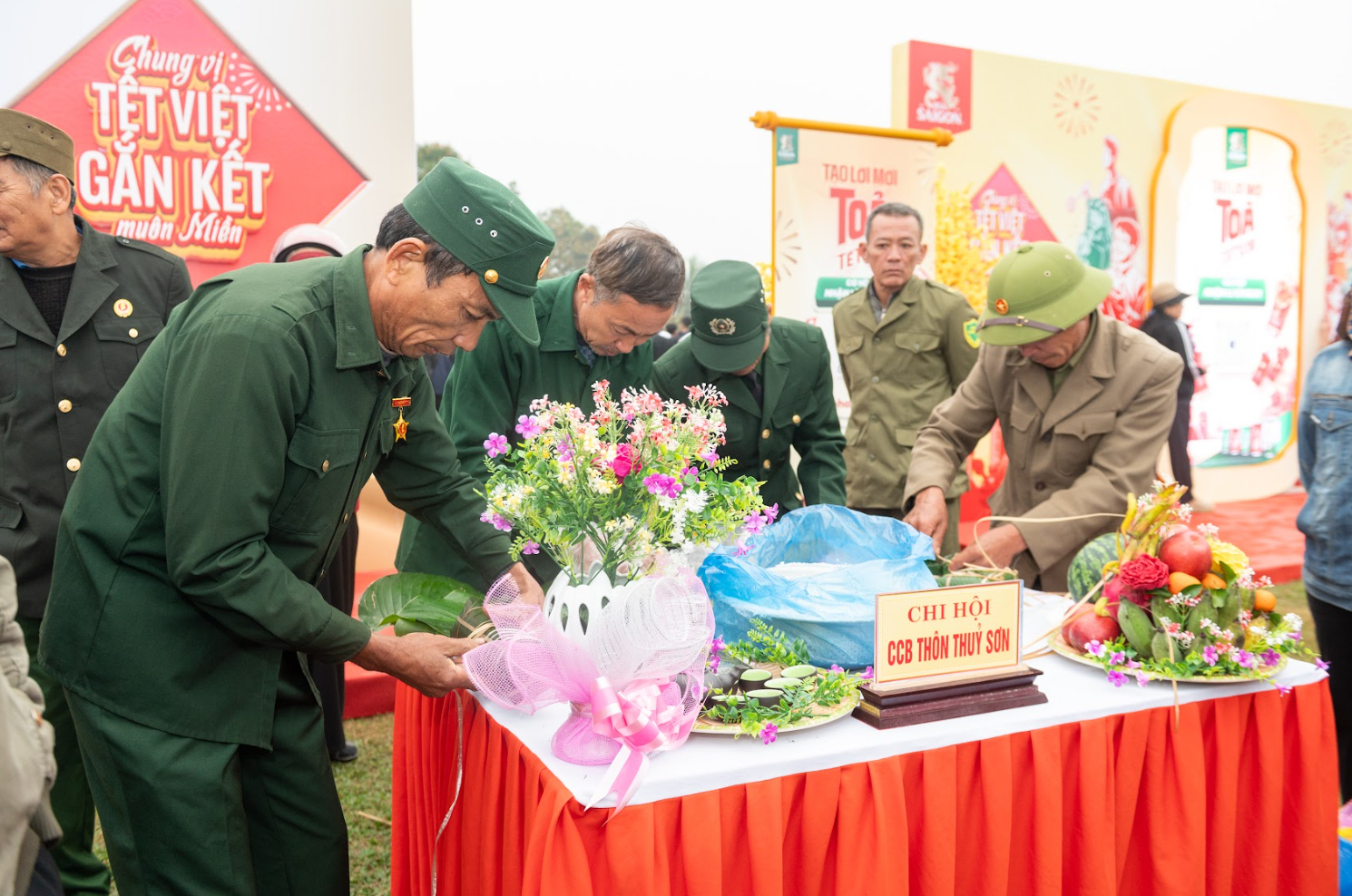 Người dân Nghệ An trải nghiệm không gian văn hóa Tết tại sự kiện “Chung Vị Tết Việt - Gắn Kết Muôn Miền”
