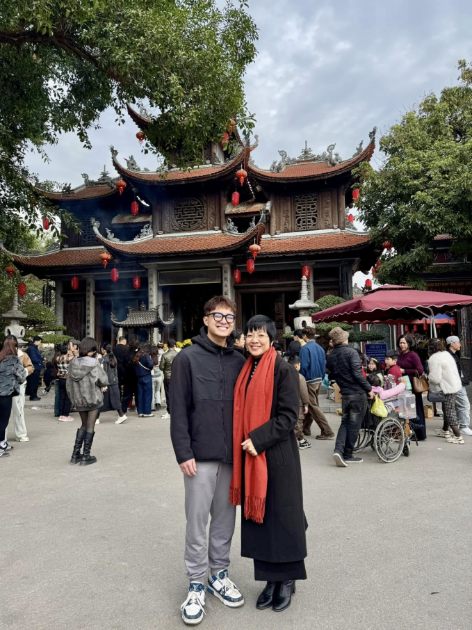 MC Thảo Vân và con trai