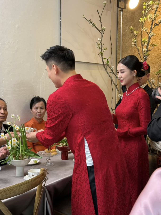 Những hình ảnh của cặp đôi tại lễ ăn hỏi diễn ra sáng nay tại nhà cô dâu ở Vĩnh Hưng, Hoàng Mai, Hà Nội