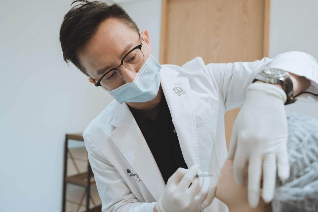 Tiêm HA là phương pháp thẩm mỹ không phẫu thuật có hiệu quả, nhưng được khuyên là không nên quá lạm dụng