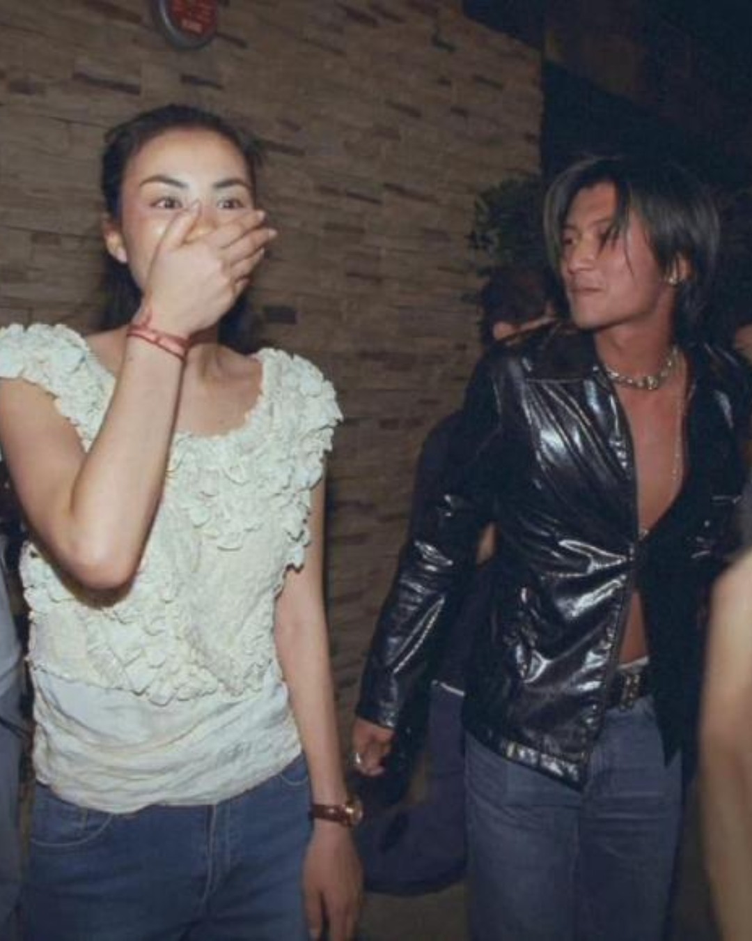 Câu hỏi chưa lời giải của showbiz: Tạ Đình Phong và Vương Phi vượt qua tất cả để tái hợp nhưng 11 năm vẫn không kết hôn
