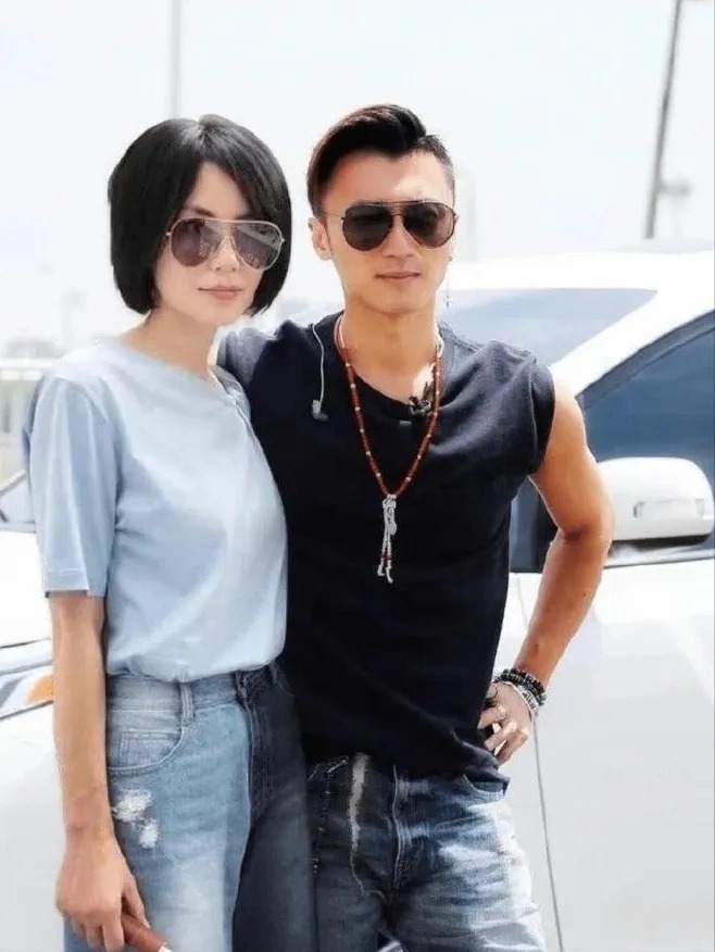 Câu hỏi chưa lời giải của showbiz: Tạ Đình Phong và Vương Phi vượt qua tất cả để tái hợp nhưng 11 năm vẫn không kết hôn