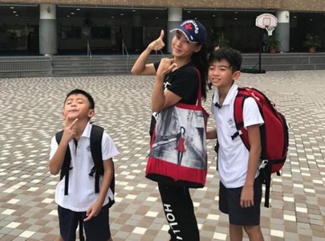 Cô gần như vắng bóng trên màn ảnh để tập trung vào chuyện chăm sóc và nuôi dạy 2 con