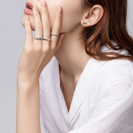 Chiếc nhẫn này có giá khoảng gần 100 triệu đồng
