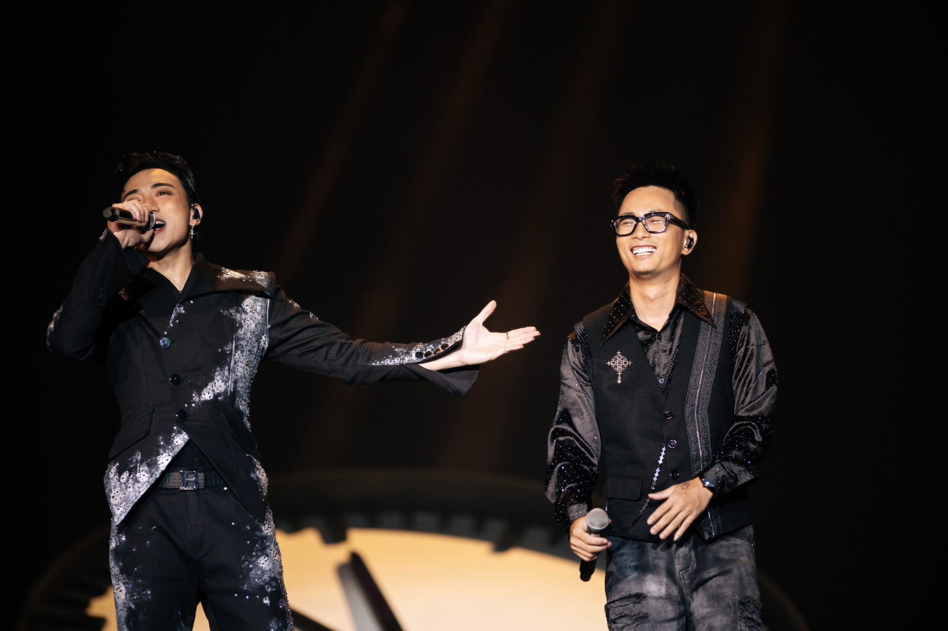 SOOBIN bật khóc nức nở sau đêm diễn thứ 2 concert “ALL-ROUNDER”: Cột mốc không thể quên trong sự nghiệp