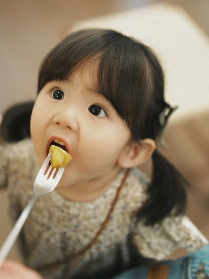 Dấu hiệu của 1 em bé ngang tàng, bướng bỉnh nhưng dễ làm nên cơ đồ