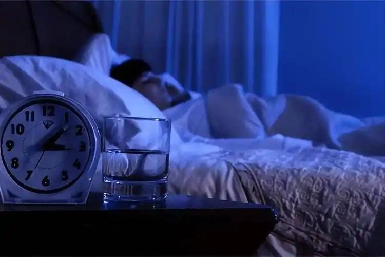 Người cao tuổi đi ngủ quá sớm có nguy cơ gì? Nhiều bác sĩ khuyên người trên 65 tuổi nên cố gắng ngủ vào thời điểm này