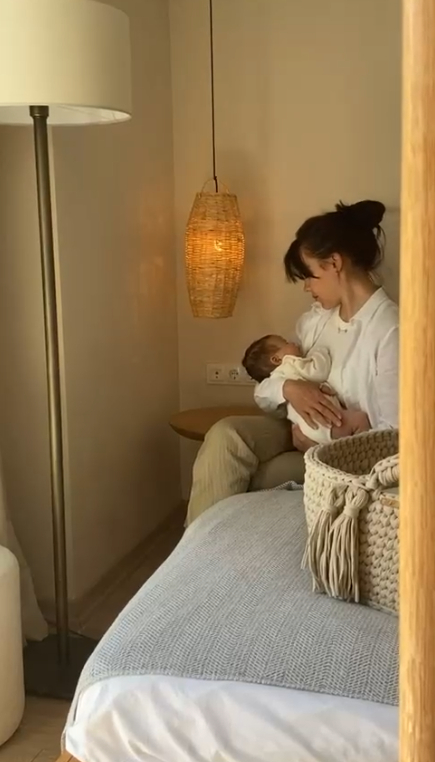 Suýt trầm cảm sau sinh vì cứ hễ con khóc là ai cũng nói 