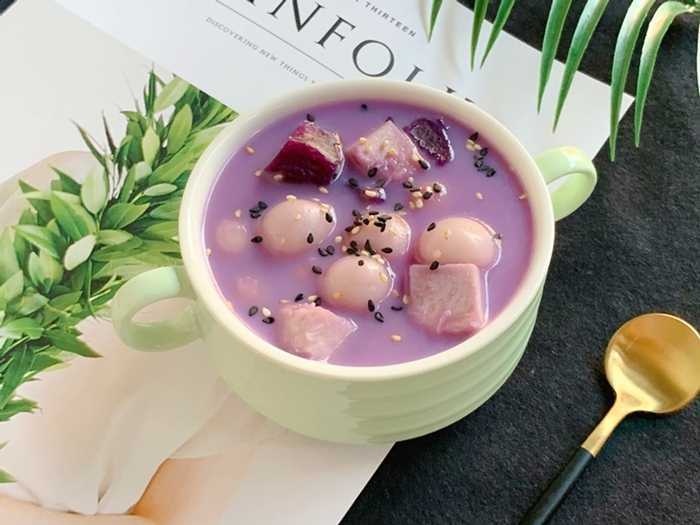 Củ sen là 