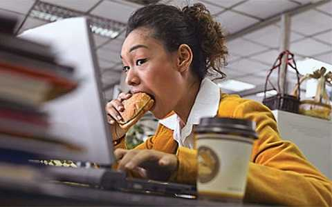 Nguy cơ bệnh dạ dày tăng vọt chỉ vì 3 việc tưởng vô hại mà ai cũng làm hàng ngày