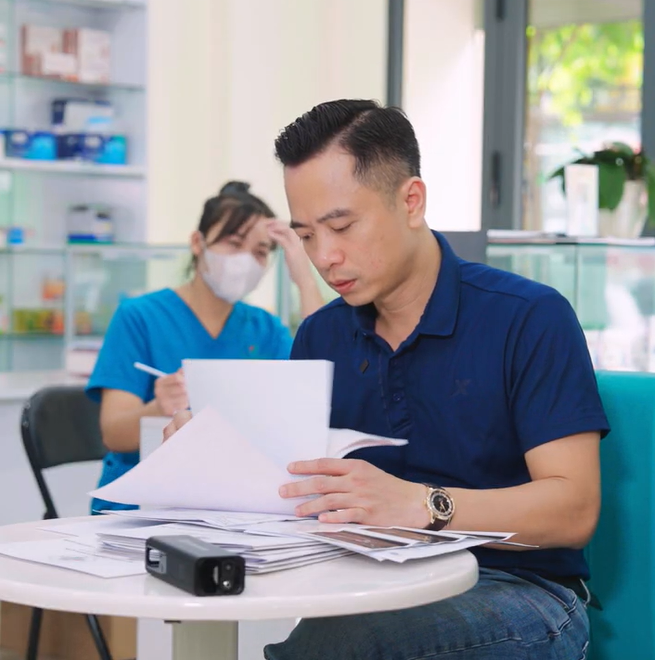 Bé trai 10 tuổi bị cường giáp chuyển suy giáp chỉ sau vài tháng: Nguyên nhân cha mẹ không thể ngờ - Ảnh 1. Bé trai 10 tuổi bị cường giáp chuyển suy giáp chỉ sau vài tháng: Nguyên nhân cha mẹ không thể ngờ - Ảnh 1.
