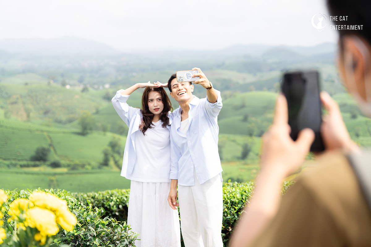 Anh Tạ “Mưa đỏ” lần đầu diễn cùng vợ trong MV “Hẹn hò Phú Thọ” của ca sĩ Phương Thảo