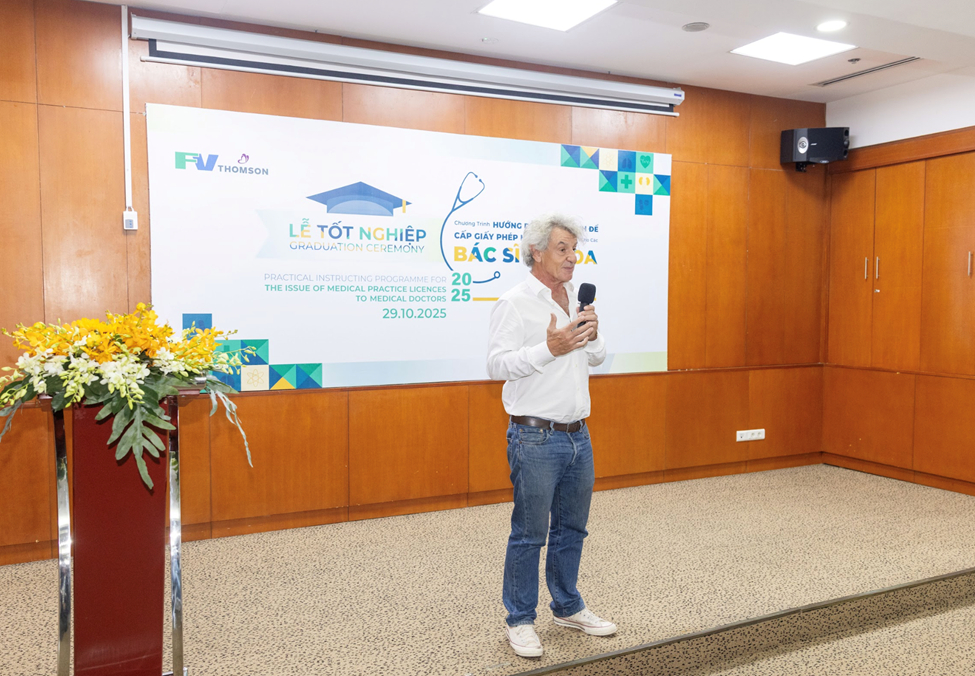 Bác sĩ Jean Marcel Guillon vui mừng khi các bác sĩ trẻ đã chứng tỏ sự nhiệt huyết và tinh thần ham học hỏi