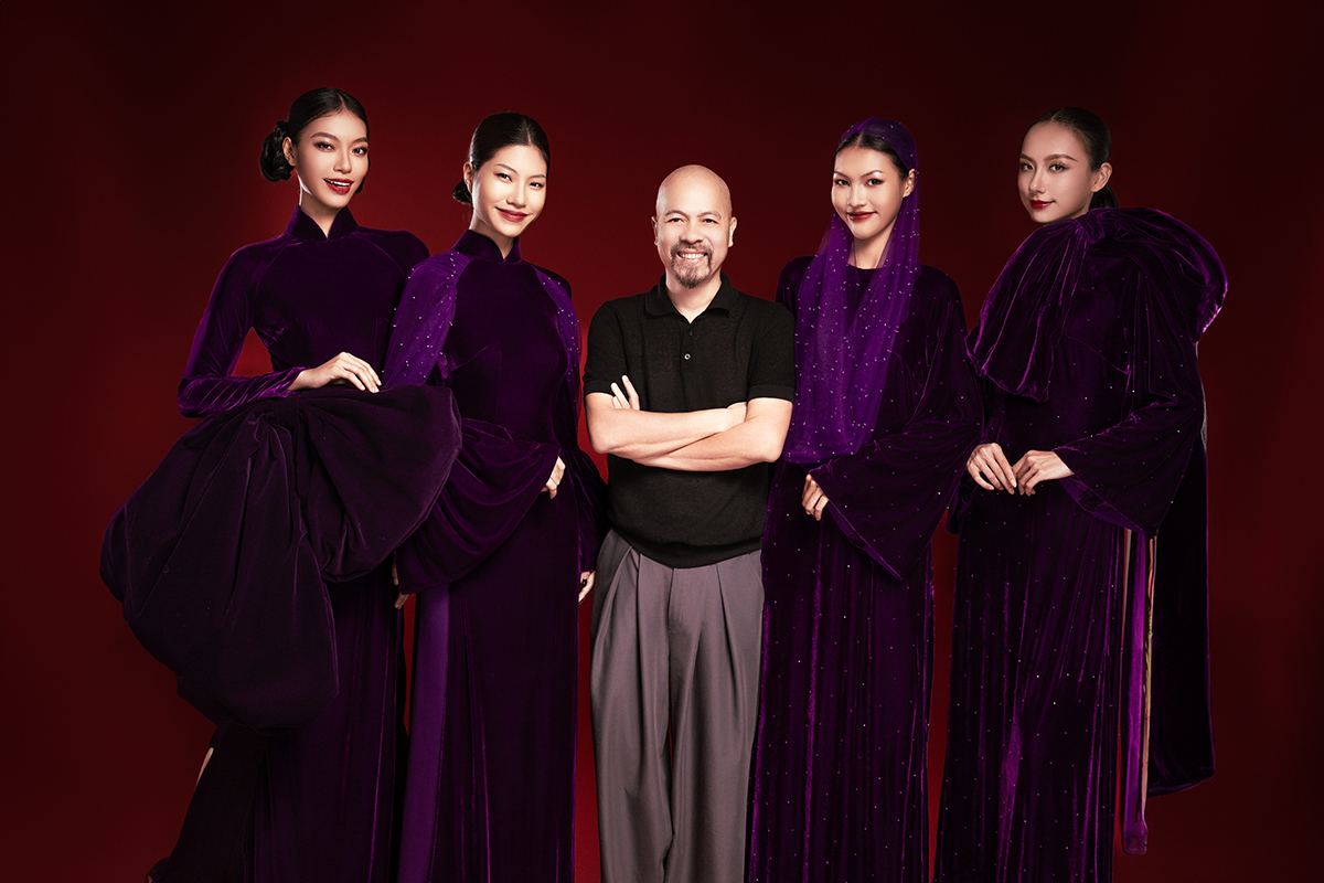 Quán quân Vietnam’s Next Top Model 2025 Lại Mai Hoa khoe sắc vóc cực chuẩn khi diện áo dài sắc tím