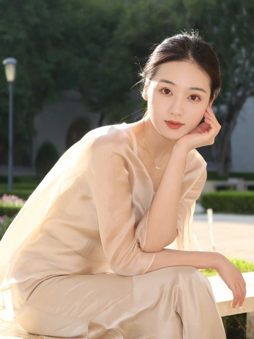 Phụ nữ có 4 nét tướng này, càng qua năm tháng, chồng càng thương yêu, gia đình càng thịnh vượng!