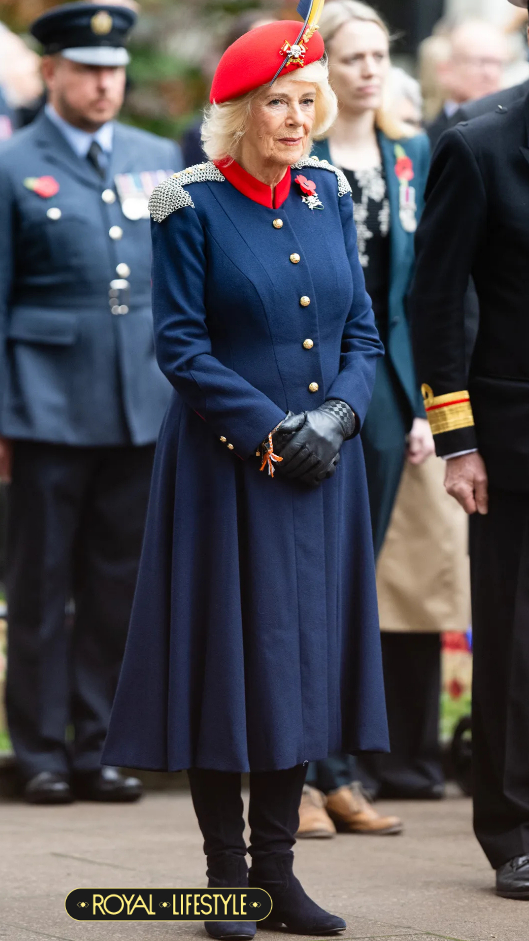 Chiếc trâm cài hình đầu lâu xương chéo của Vương hậu Camilla khiến Hoàng gia Anh rúng động