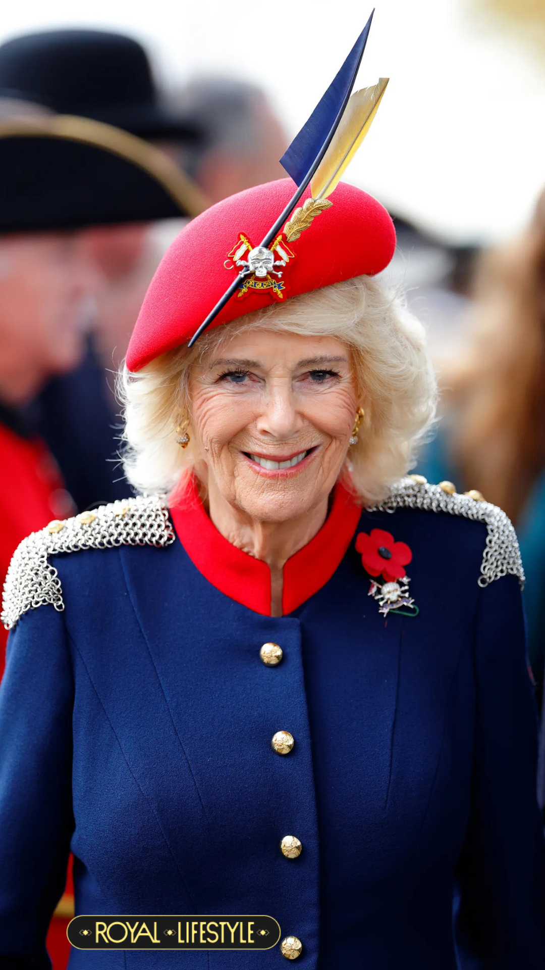 Chiếc trâm cài hình đầu lâu xương chéo của Vương hậu Camilla khiến Hoàng gia Anh rúng động