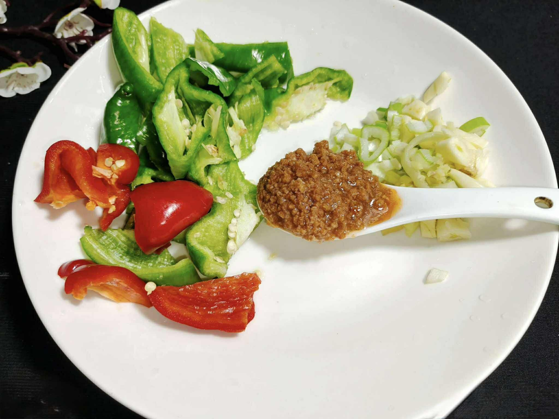 Món ăn này nhanh gọn, cực kỳ hợp ăn trong bữa cơm mùa đông: Chỉ cần đun nhỏ lửa 15 phút mà thơm mềm tuyệt hảo