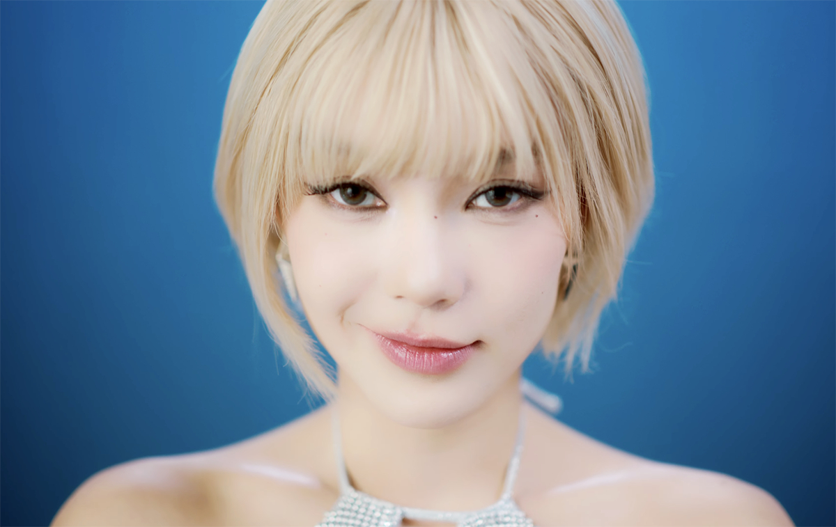 Minh Hằng bùng nổ visual, hóa “đạo diễn thời trang” trong teaser MV “DIRECTOR”