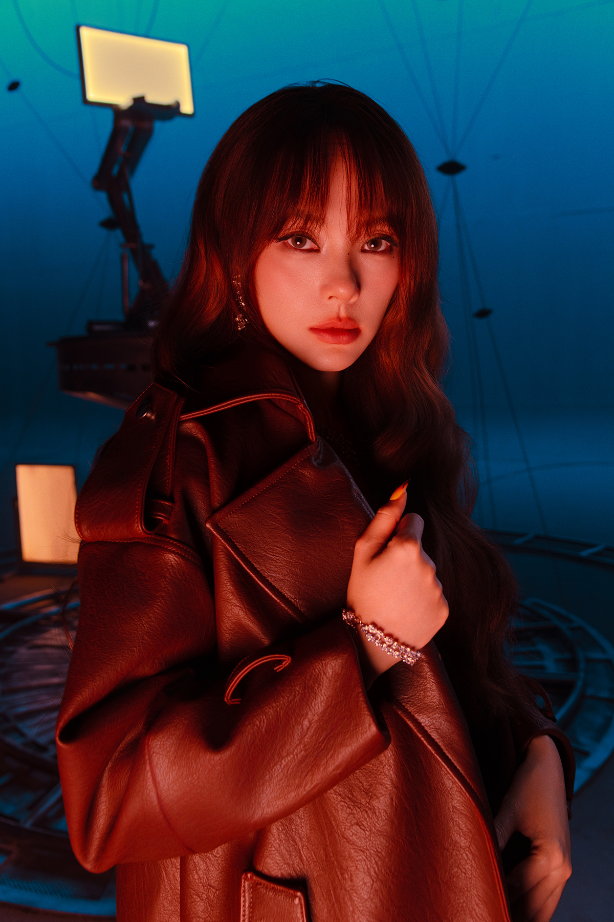 Minh Hằng bùng nổ visual, hóa “đạo diễn thời trang” trong teaser MV “DIRECTOR”