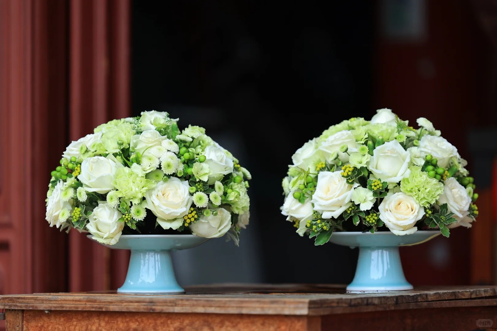 4 lý do bát hoa ngày càng được ưa chuộng hơn bình hoa trên bàn thờ gia tiên