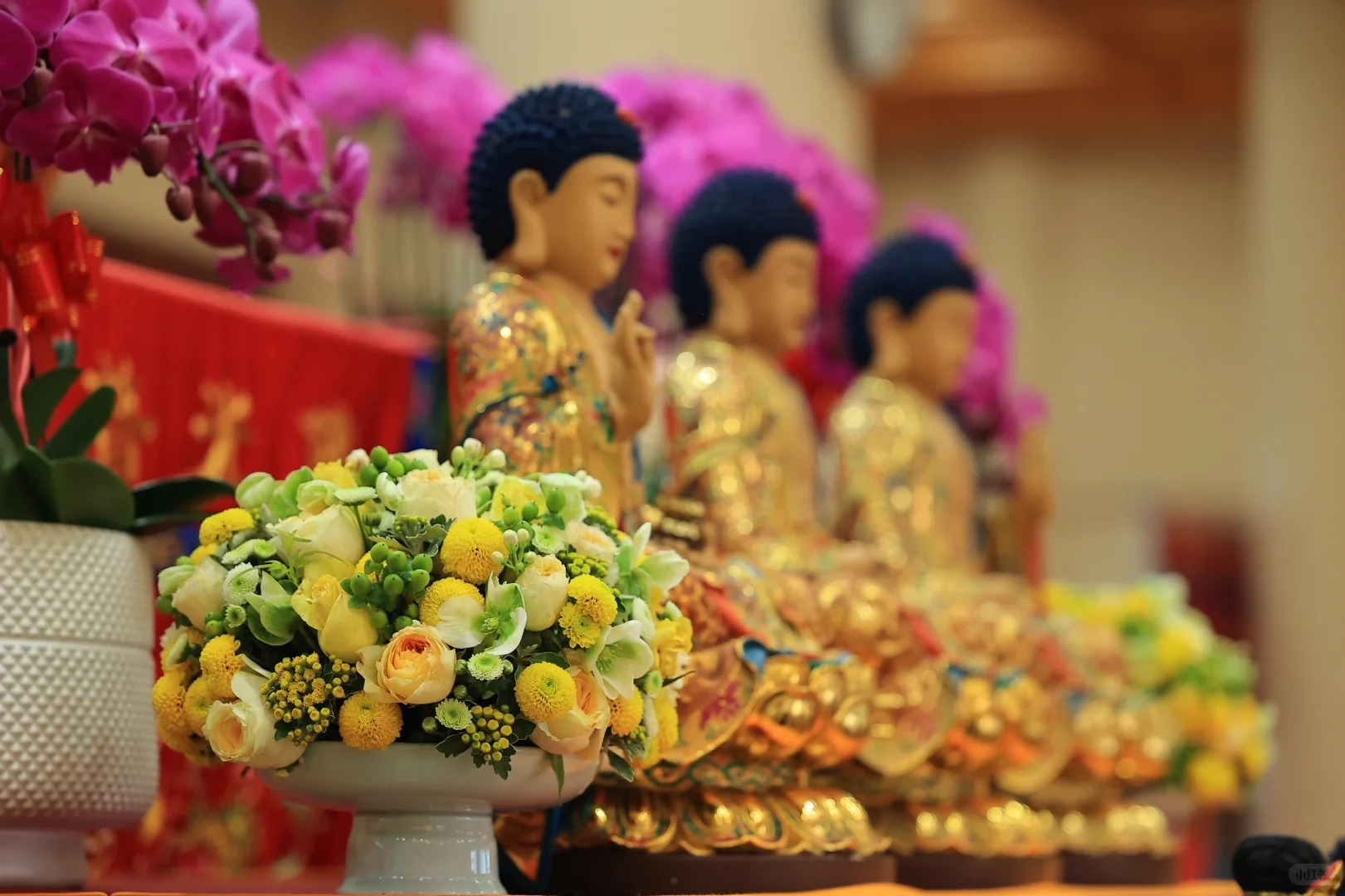 4 lý do bát hoa ngày càng được ưa chuộng hơn bình hoa trên bàn thờ gia tiên