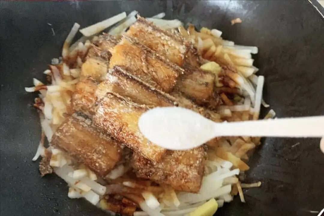 Người sành ăn sẽ ưu ái chọn 5 loại cá này vào mùa đông: Hương vị béo ngậy và ngon miệng lại rất dễ chế biến 